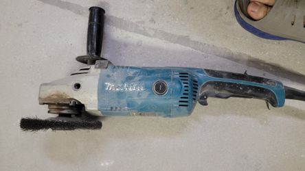Makita 7" Angle Grinder. Solid. 15 Amp