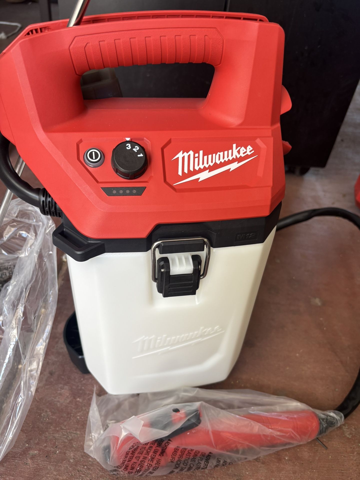 Milwaukee M12 12-Volt 2 Gal. Lithium-lon Cordless Handheld Sprayer Tool Only