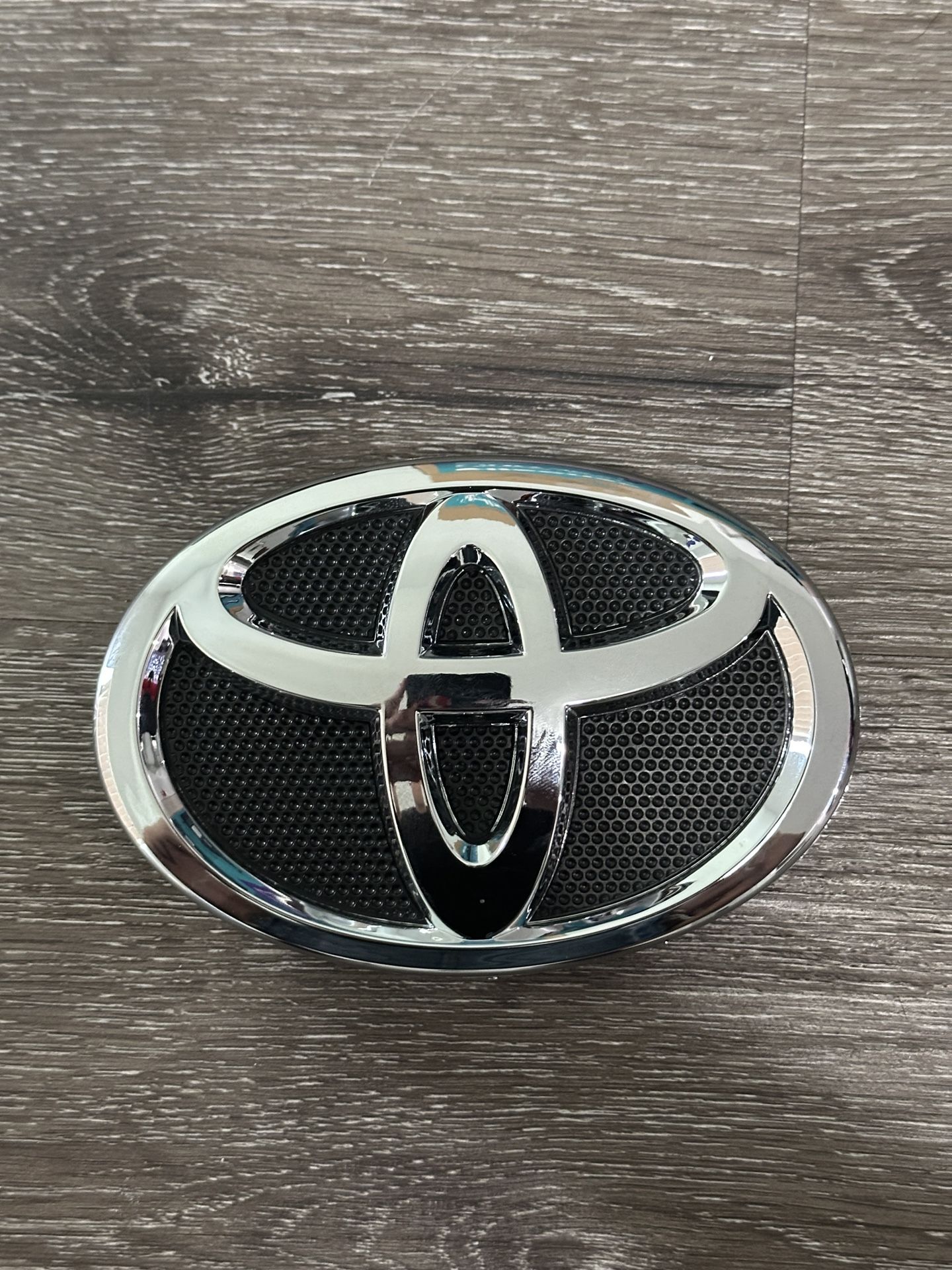 09-13 Toyota Corolla Emblem Front Grill Emblem 2009 2010 2011 2012 2013