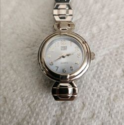 PETITE LADIES WATCH, NEW BATTERY