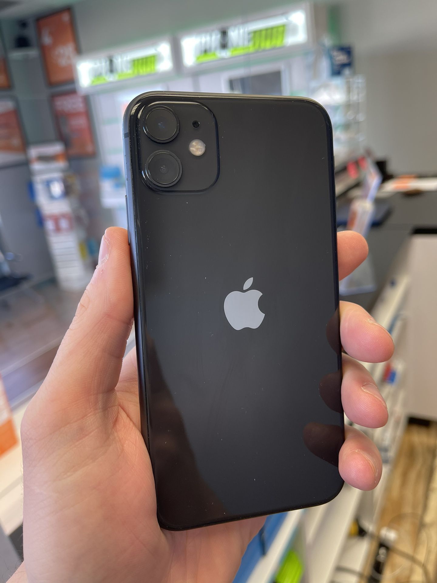 Finance Unlocked iPhone 11 Black 128gb - Only $25 down today!