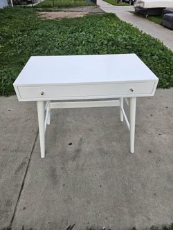 Bonny II Desk