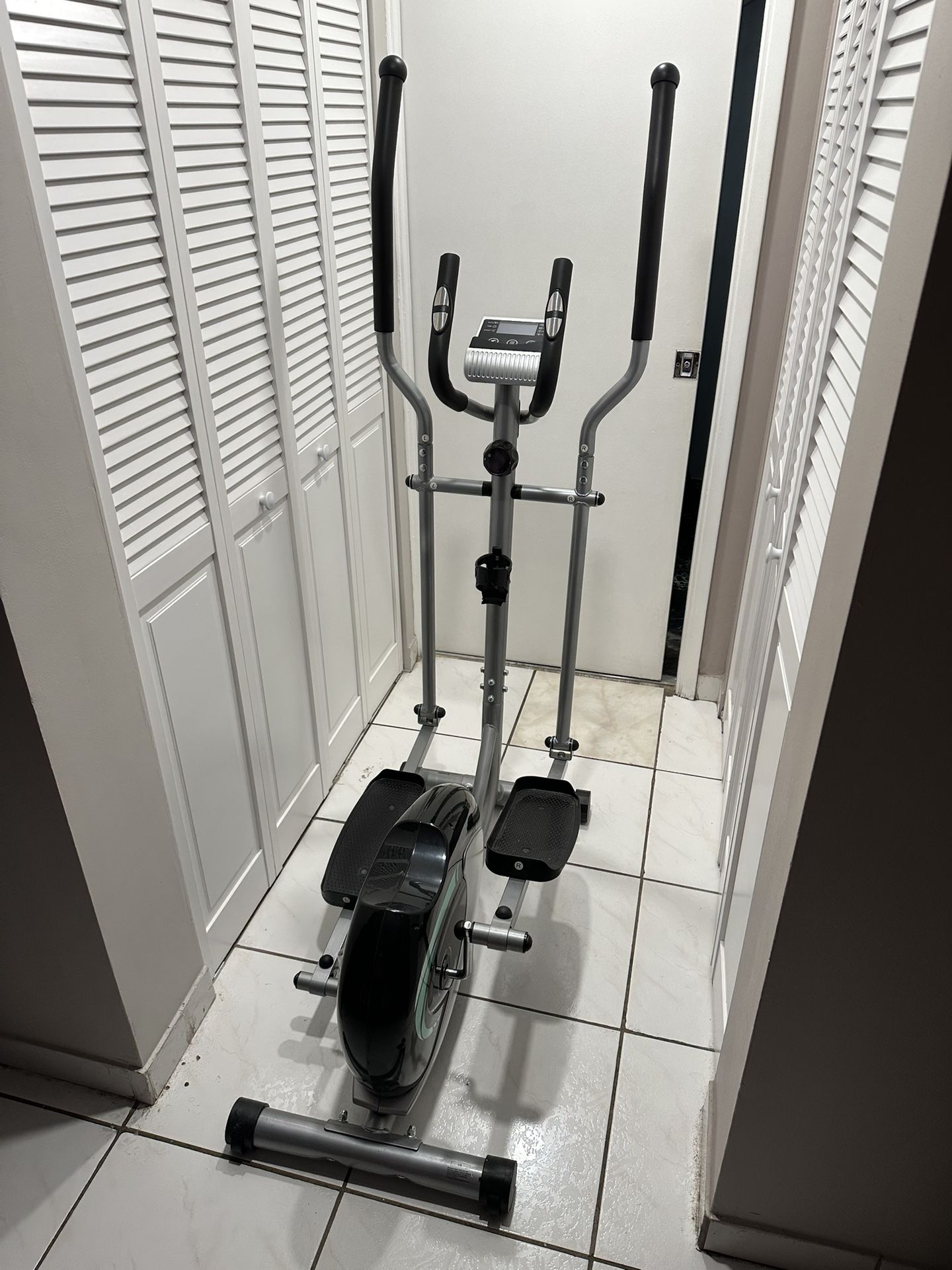 Compact Elliptical Machine