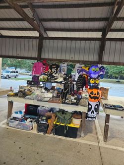 Huge sale at flea market in greer barnyard on 101. Booth A23 and 24. Here til 3 today. $10 shoes and more.