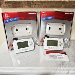 Lot of 2 - Honeywell 7-Day Programmable WiFi Thermostat RTH6580WF Used