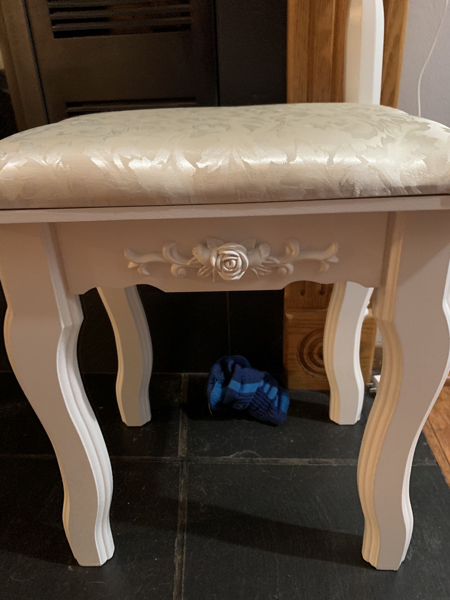 Makeup vanity stool