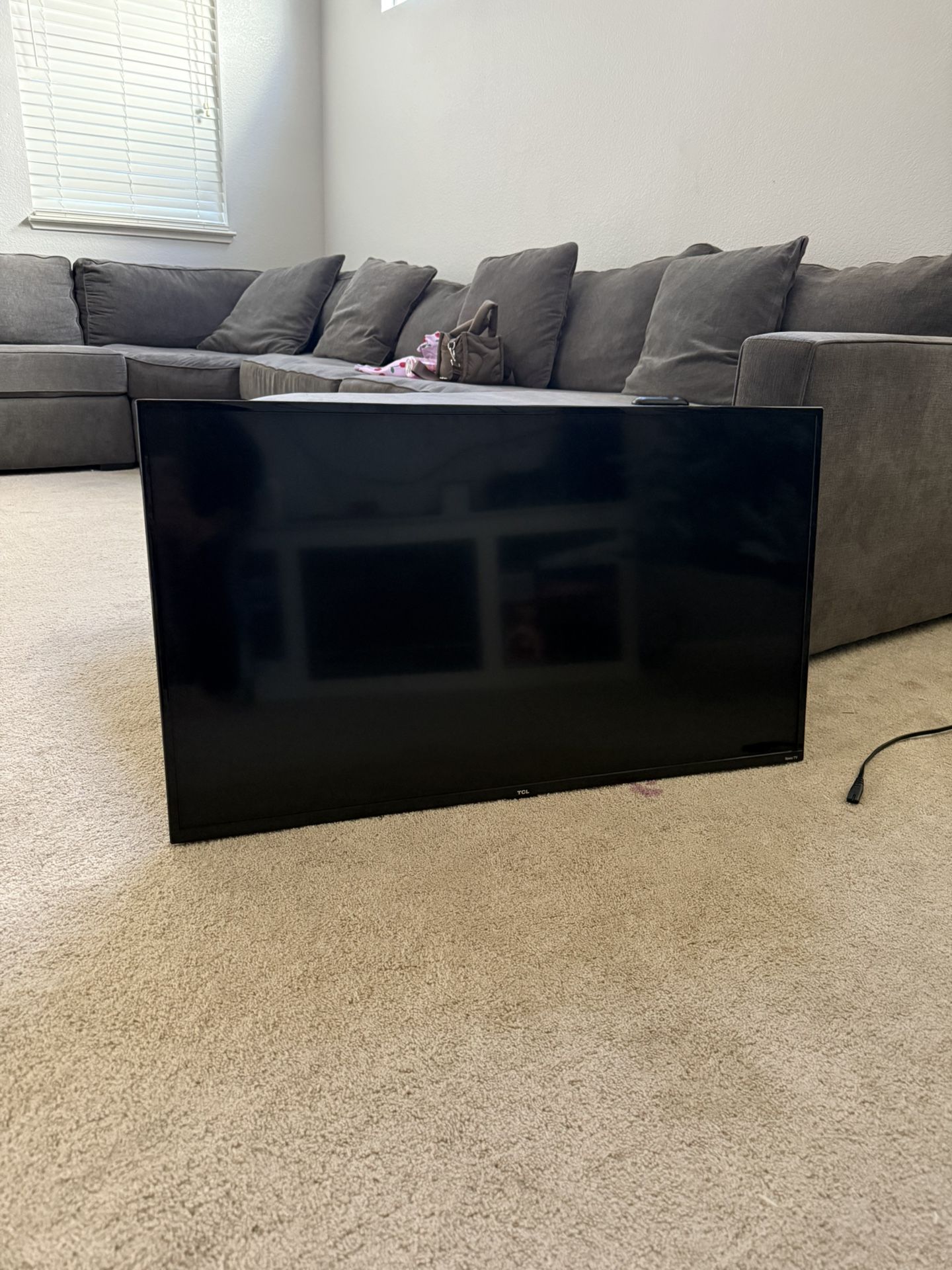 40” TCL ROKU TV