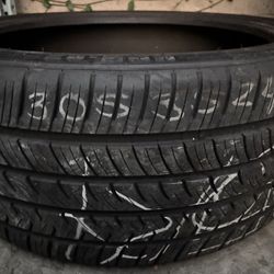X1 Used Tire 305 35 24