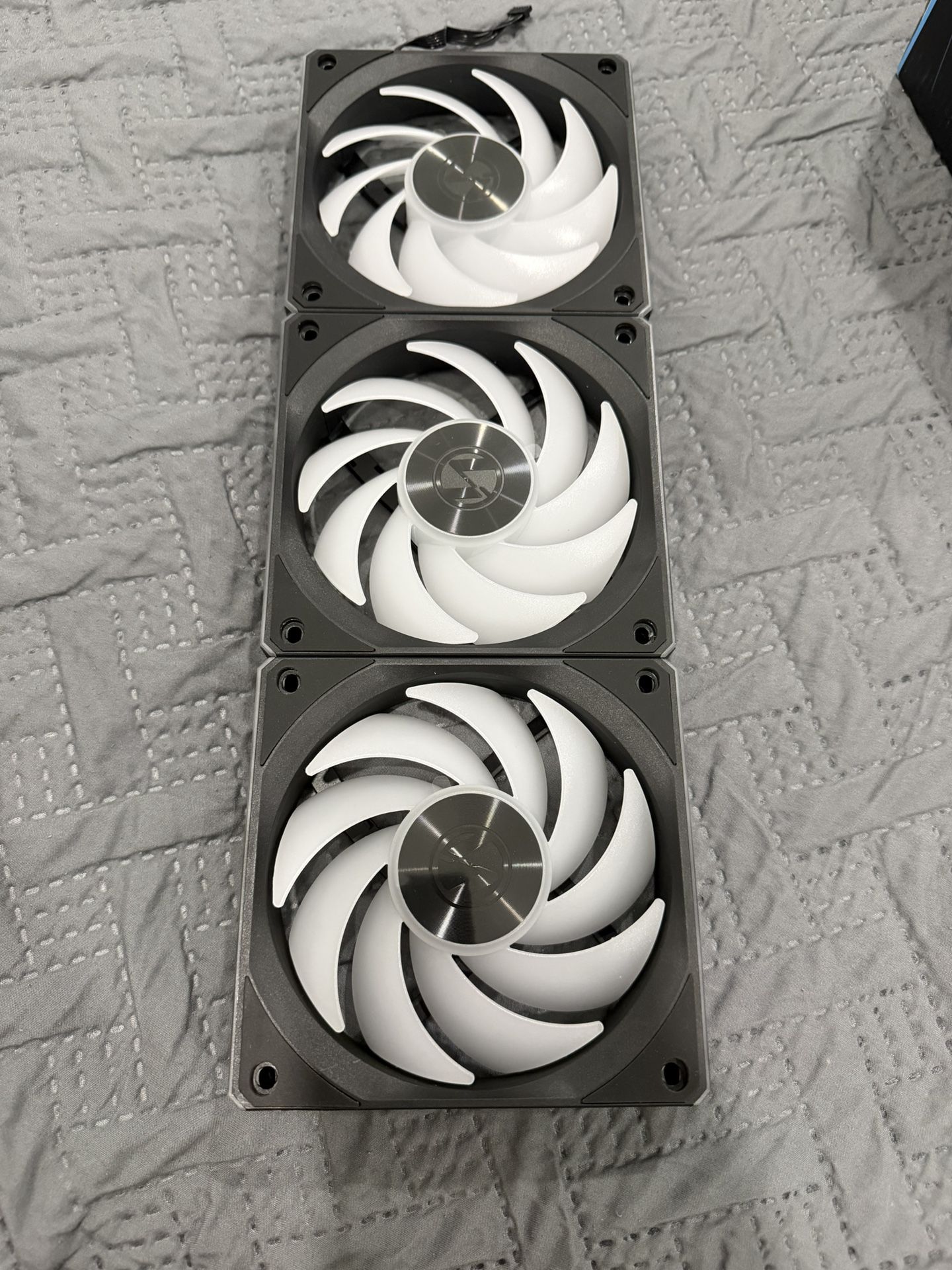 Lian Li UNI Fan CL120 ARGB 120mm PWM Fans