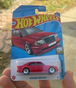 Hot Wheels Mercedes-Benz 500 E Factory Fresh