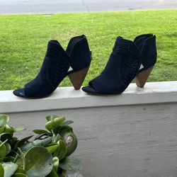 Vince Camuto Dress Shoes In Excellent Condition, 9