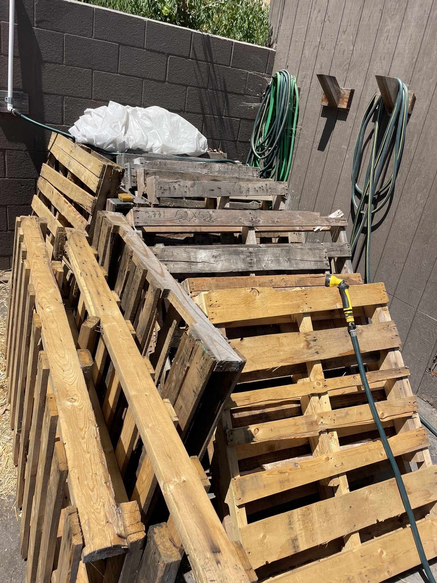 15-20 Free Pallets