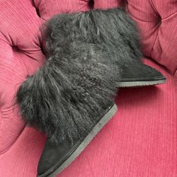 Bearpaw Woman Blk Boots With Curly Lamb Hair Size 10