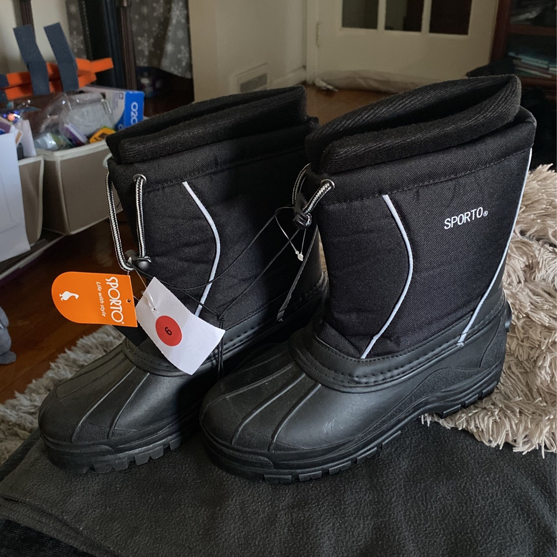 Big kids snow Boots Size 6