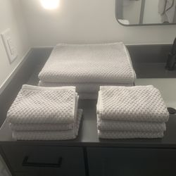 3 Bath Towels, 6 Hand Towels, 1 Fabric Shower Curtain 