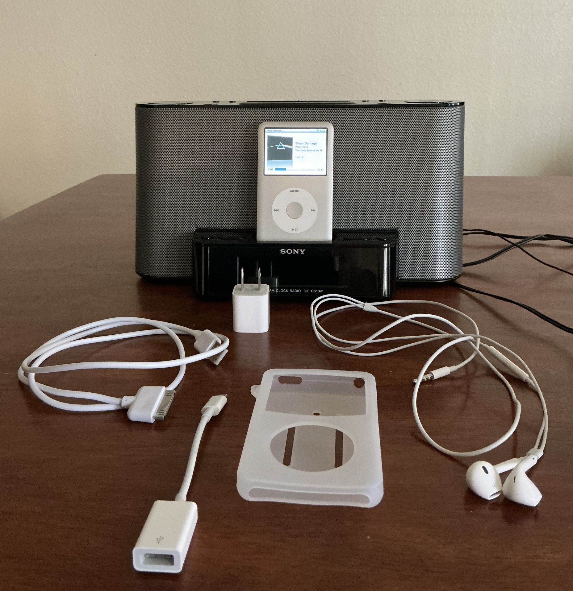 iPod Classic 7th Generation 160 Gb Bundle *Like New (Rare)