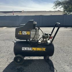 8 gallons 2HP 125 PSI oil Lub Air compressor $75 “27ave and Glendale “