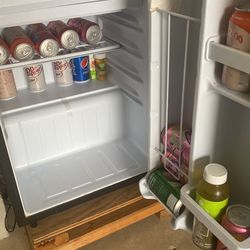 Silver Whirlpool Mini Fridge (No Freezer) for Sale in San Marcos, TX -  OfferUp