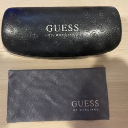 Guess Lens Container With Cloth 