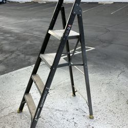 Gorilla 5.5 ft fiberglass platform ladder