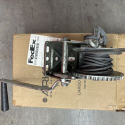 All Purpose 1000 lb Hand Wench 