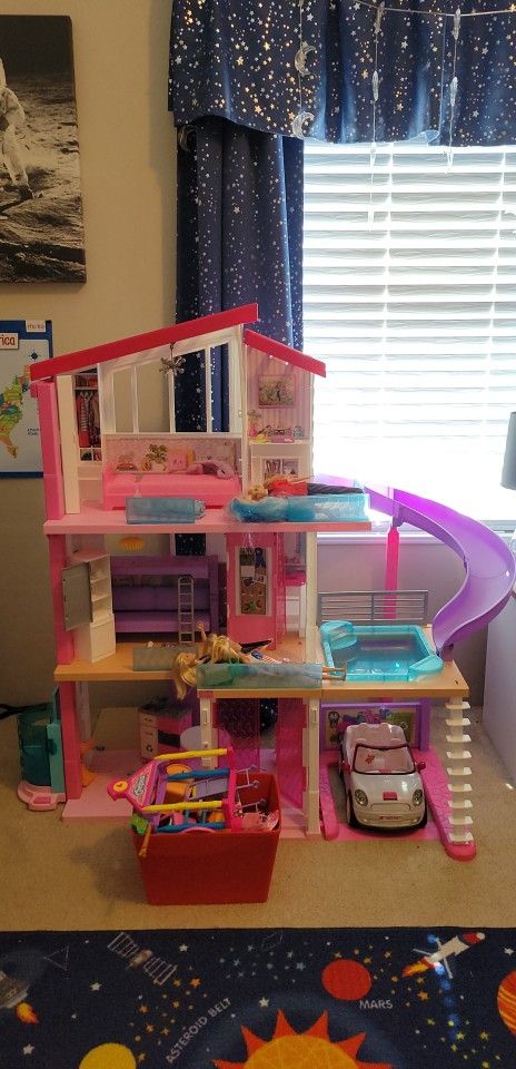  Barbie Dream House 