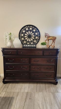 Dresser  .. Entry Table