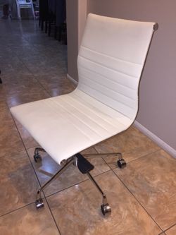 Ivory / cream desk chair