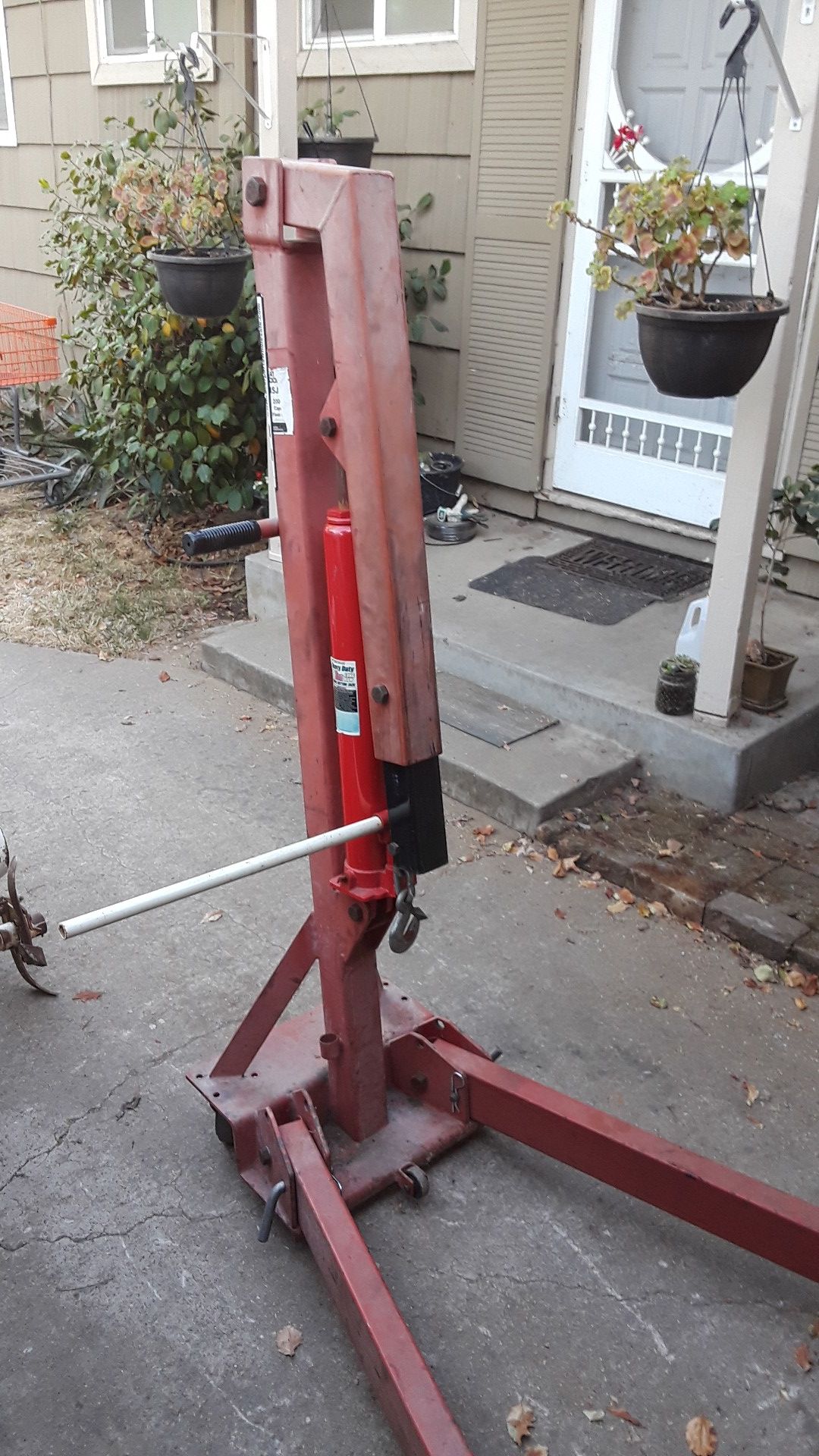 Compact engine hoist, cherry picker