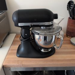 KichenAid Artisan Series 5 Quart Tilt Head Stand Mixer