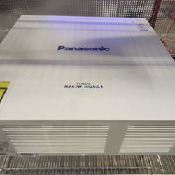 Panasonic Pt-rz570 Projector 