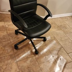 Rolling Office Chair With Clear Mat $20