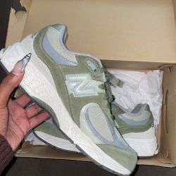 Green NB sneakers