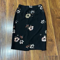 Women’s Whowhatwear Skirt Size 2, Black And Floral