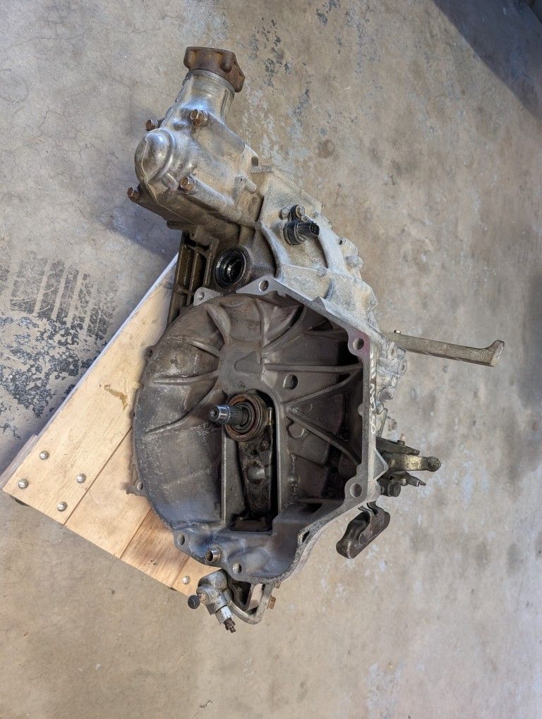 2005 Honda CR-V Transmission M/T 5spd