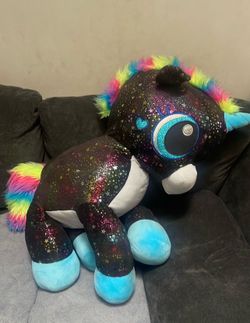 Giant unicorn