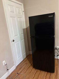 Magic Chef 9.9 cu ft Top Mount Refrigerator