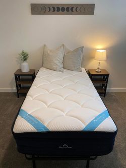 Dreamcloud Premier Mattress - Like New !