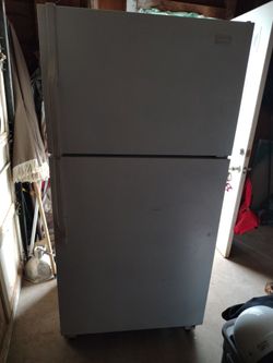 Frigidaire Top-Freezer Refrigerator White