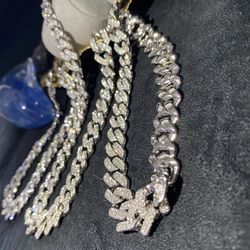 Three Pieces Of Lab Ice Stones, 20 Inch Italiano Links