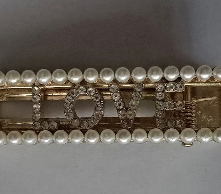 ARTESAN ORIGINAL DESIGN PEARL CLIP IN BARETTE INSCRIBED "LOVE "CUBIC ZIRCONIA