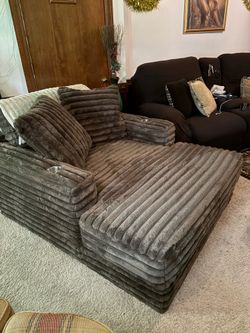 Large Brown Chair with two cup holders