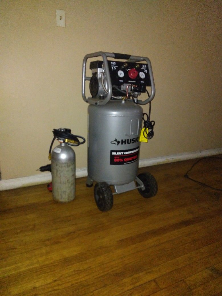 MOVING  SOON ! 20gal Air Compressor for Sale