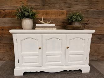 Solid wood dresser/hutch