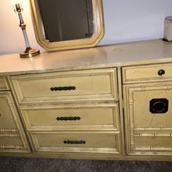 Dresser With Mirror 