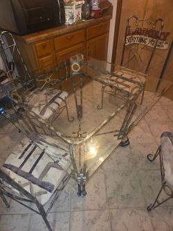 Cute Kitchen-ette Table 4 Chairs - Removable Glass Top