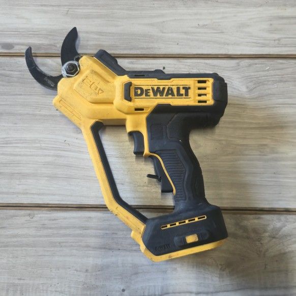 DEWALT 20V MAX Cordless Battery Powered Pruner (Tool Only) #7014