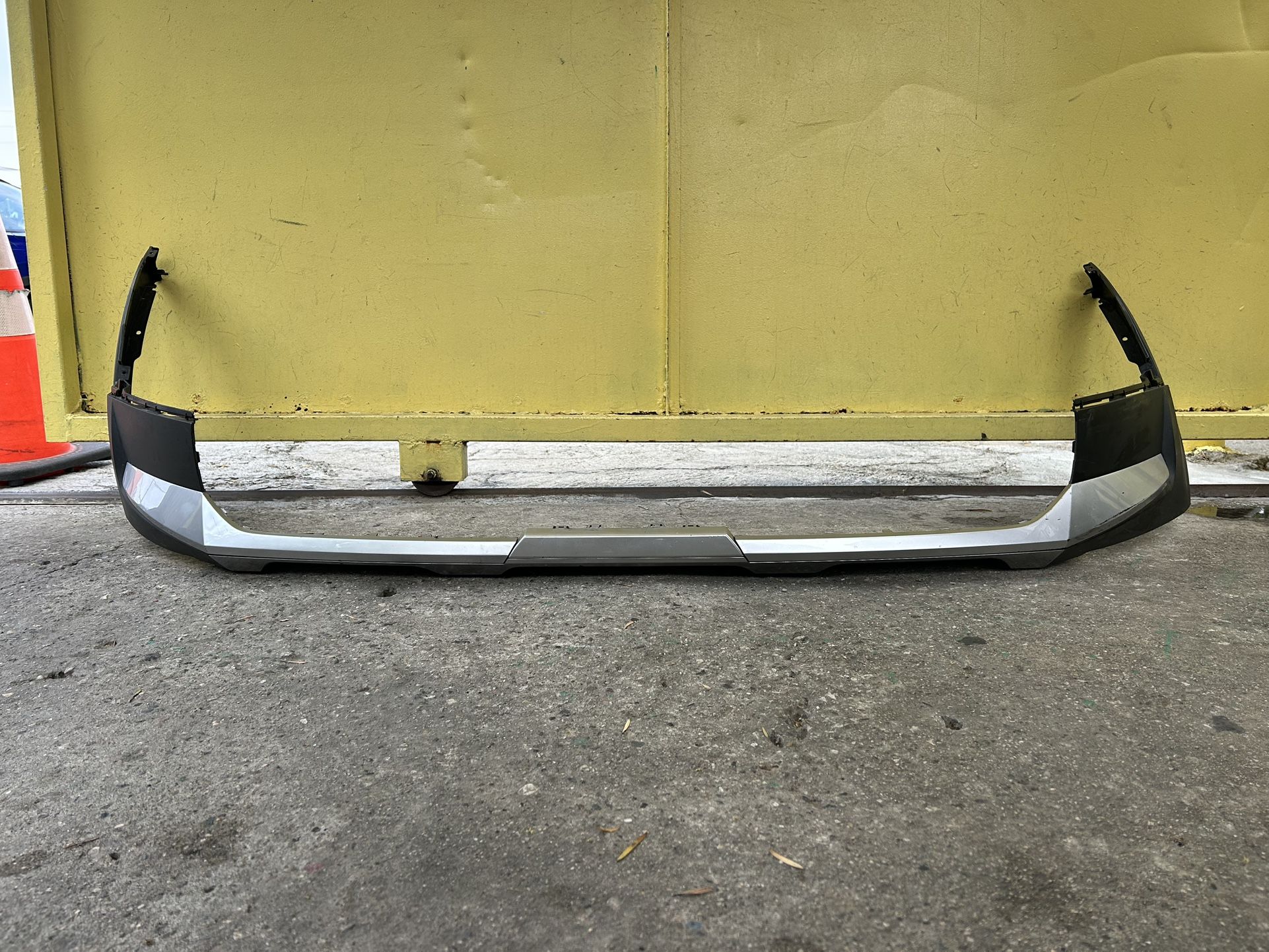 2023-2024 KIA NIRO FRONT BUMPER VALANCE OEM