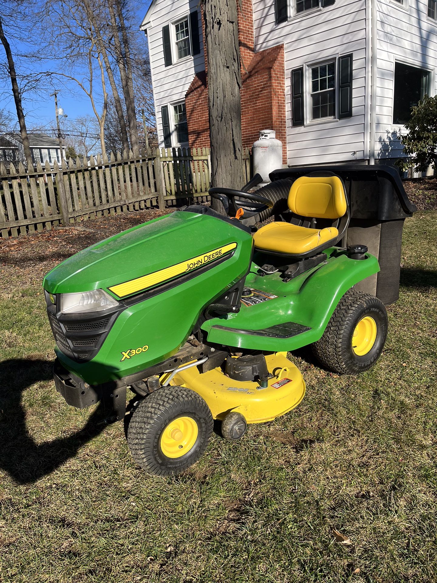 2014 John Deere X300 Lawn Tractor With Bagger