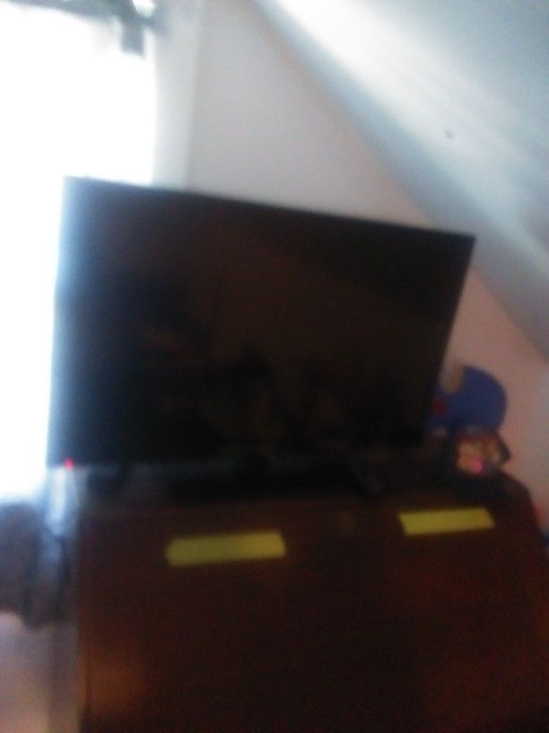 32in Insignia Flat Screen TV